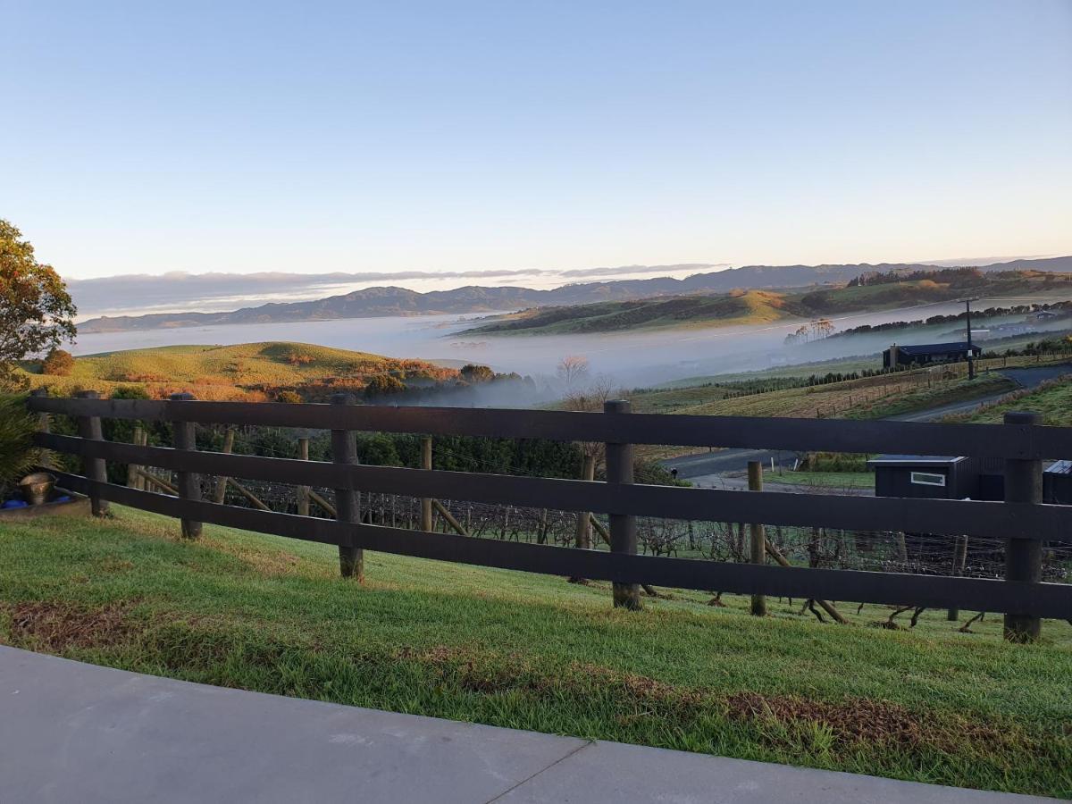 Vineyard Vacation Hotel Mangawhai Exterior photo