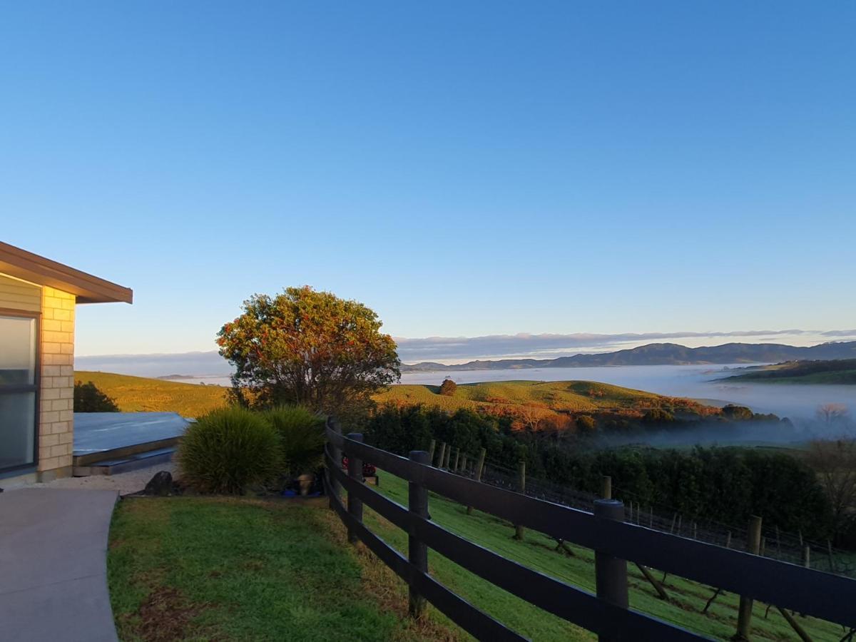 Vineyard Vacation Hotel Mangawhai Exterior photo